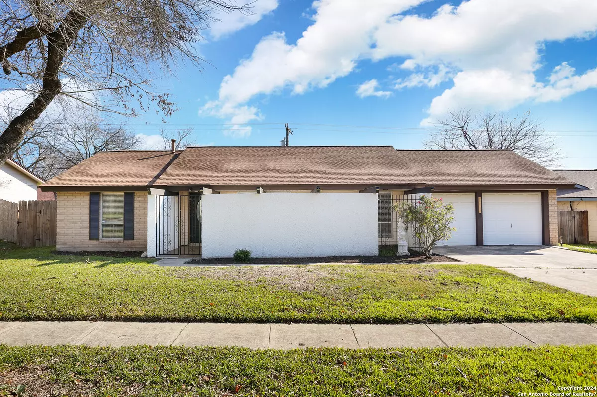 Live Oak, TX 78233-2915,7708 GRASS HOLLOW ST