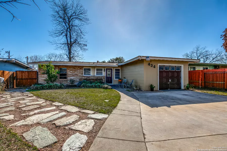 434 GILBERT LN, San Antonio, TX 78213-3609