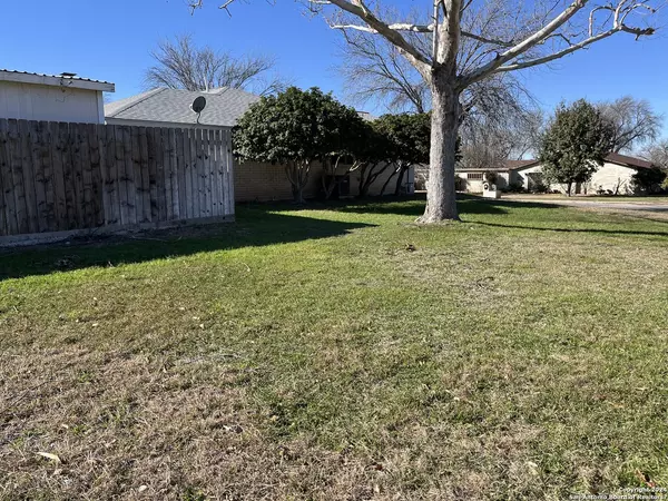 Del Rio, TX 78840,327 Enchanted Way