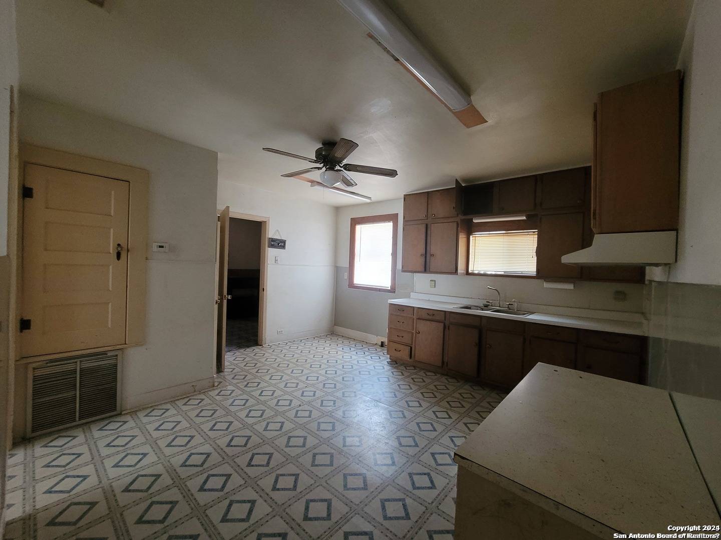 Hebbronville, TX 78361,207 Viggie St