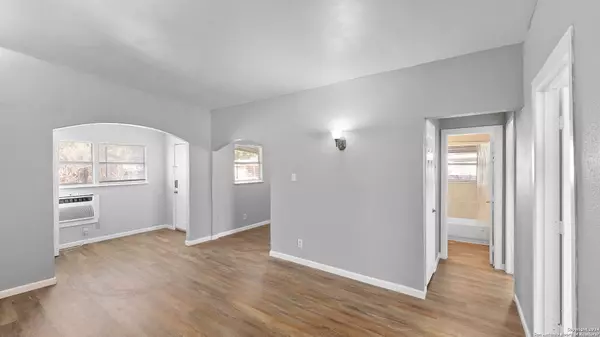 San Antonio, TX 78213,100 Mace St