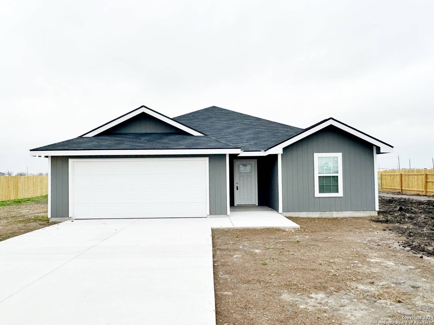 653 County Road 5715, Natalia, TX 78059