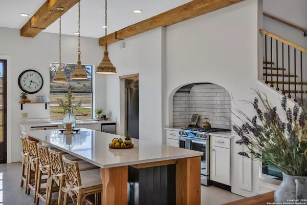 130 Overlook Dr, Fredericksburg, TX 78624
