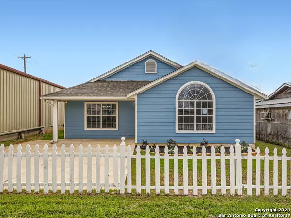 385 Avenue F,  Poteet,  TX 78065