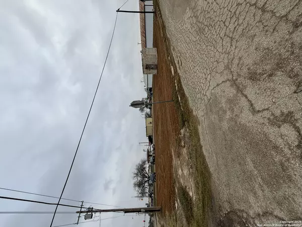 Charlotte, TX 78011,30S Edwards Ave