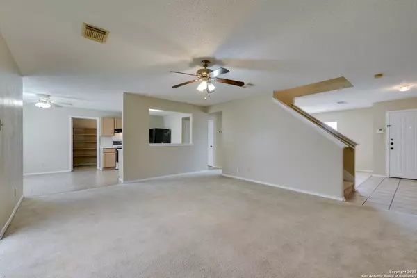 Converse, TX 78109-3114,7903 Chestnut Bear