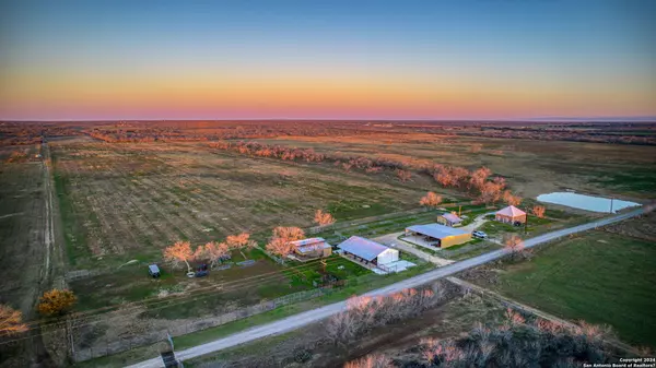 Jourdanton, TX 78026,6870 CR 329