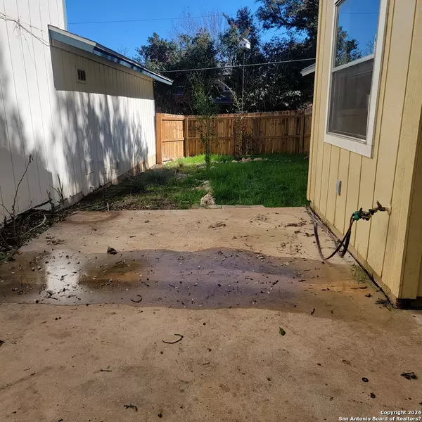 San Antonio, TX 78231-1945,2206 KNIGHTS WOOD