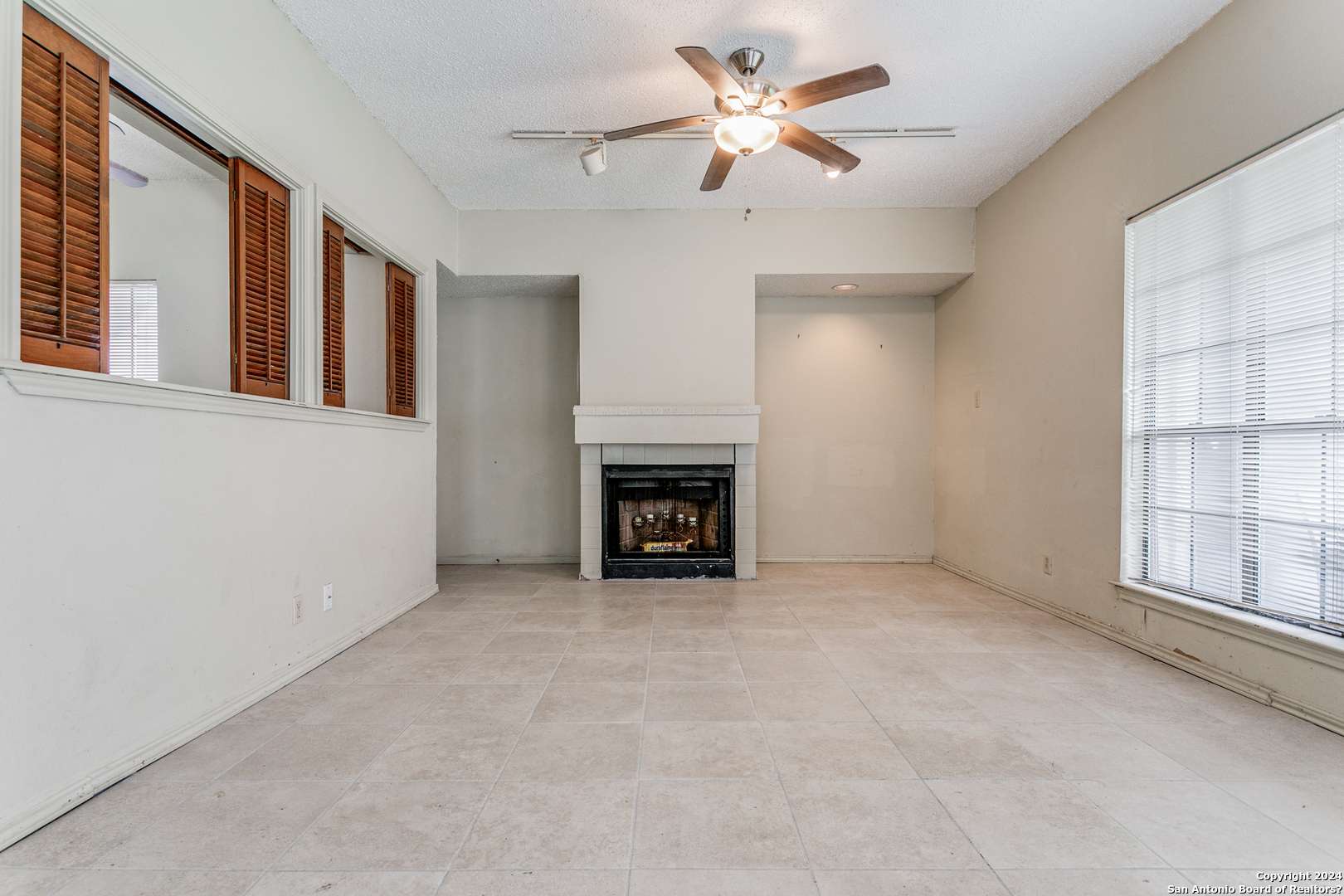 San Antonio, TX 78244-1421,6100 WOODLAKE PKWY UNIT 405