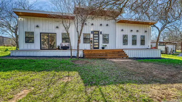 156 County Road 226, Falls City, TX 78113