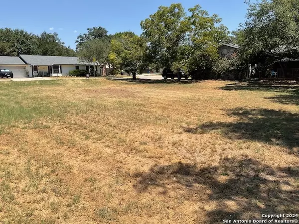 Floresville, TX 78114,1003 JASMINE DR