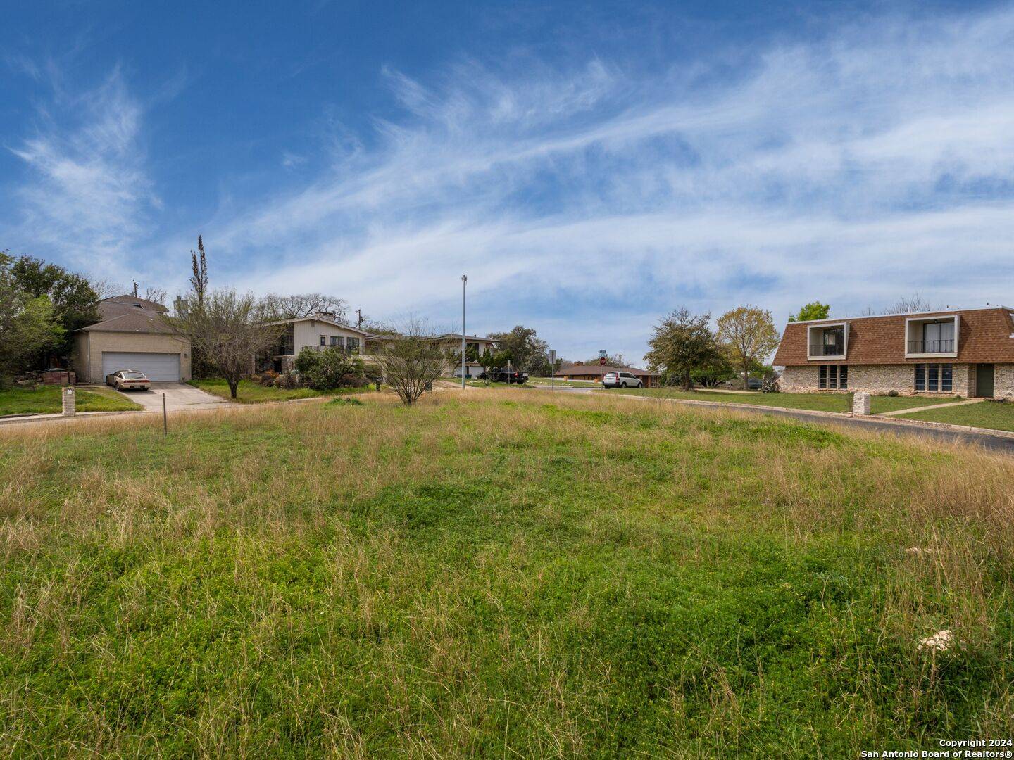 329 CLUBHILL DR, San Antonio, TX 78228