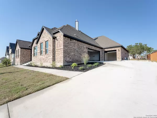 Castroville, TX 78009,534 Englewood Lane