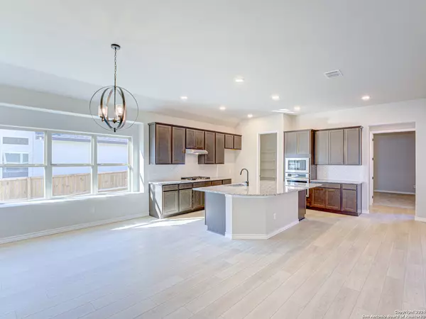 Castroville, TX 78009,534 Englewood Lane
