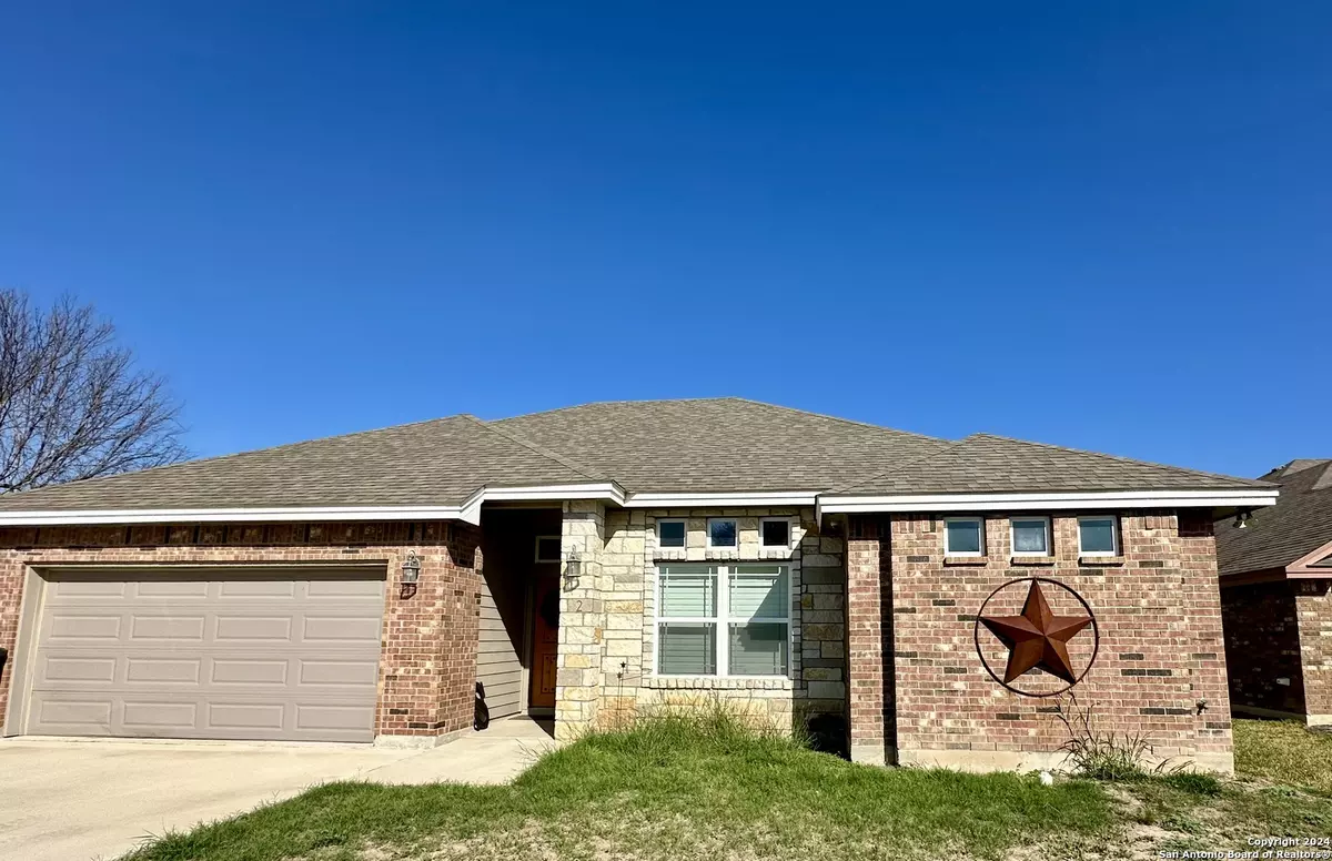 Uvalde, TX 78801,2 Briar Court