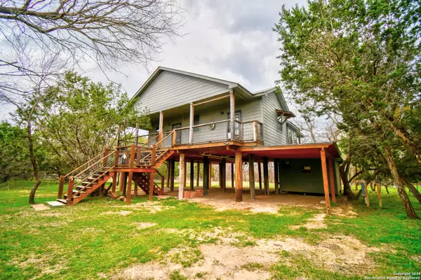 794 Rio Luna Dr, Bandera, TX 78003