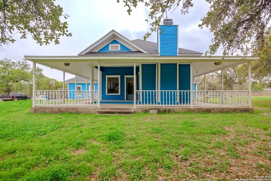 918 scenic loop, Goliad, TX 77963