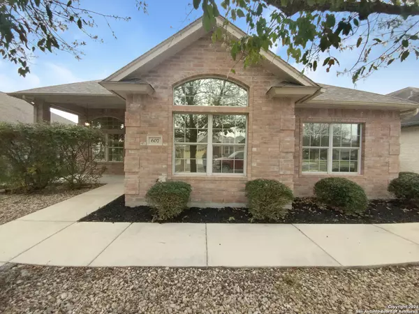607 Royal Sage Dr, Seguin, TX 78155