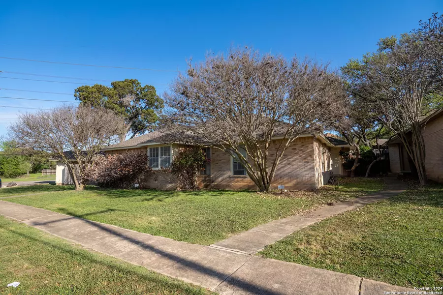 2051 Thousand Oaks, San Antonio, TX 78232