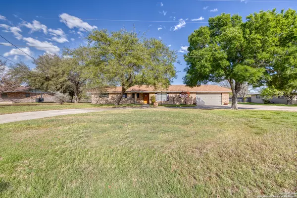 Uvalde, TX 78801,526 Ham Lane