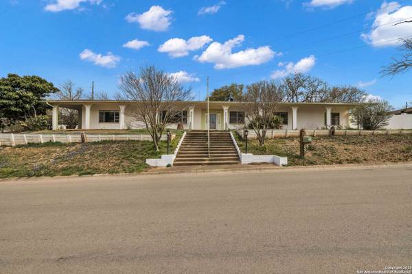 1700 DEER TRL,  Kerrville,  TX 78028-4729