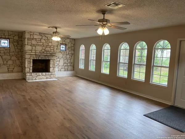 411 Future Dr., San Antonio, TX 78213