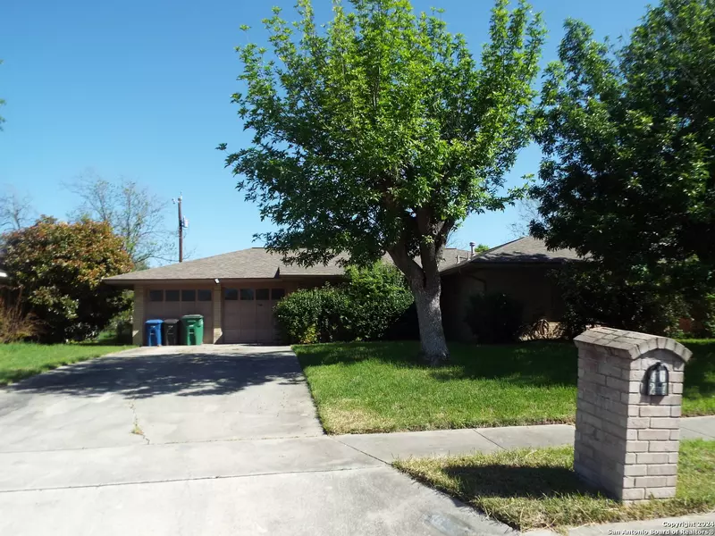 4627 Old Coach Ln, San Antonio, TX 78220