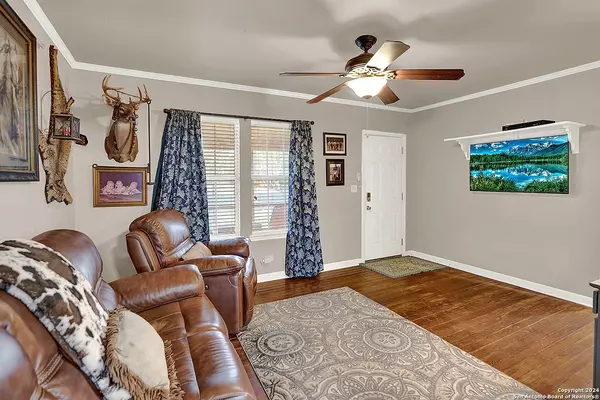 Poth, TX 78147,404 SCHNEIDER ST