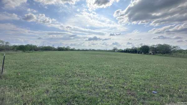 1 COUNTY RD # 163, Elmendorf, TX 78112