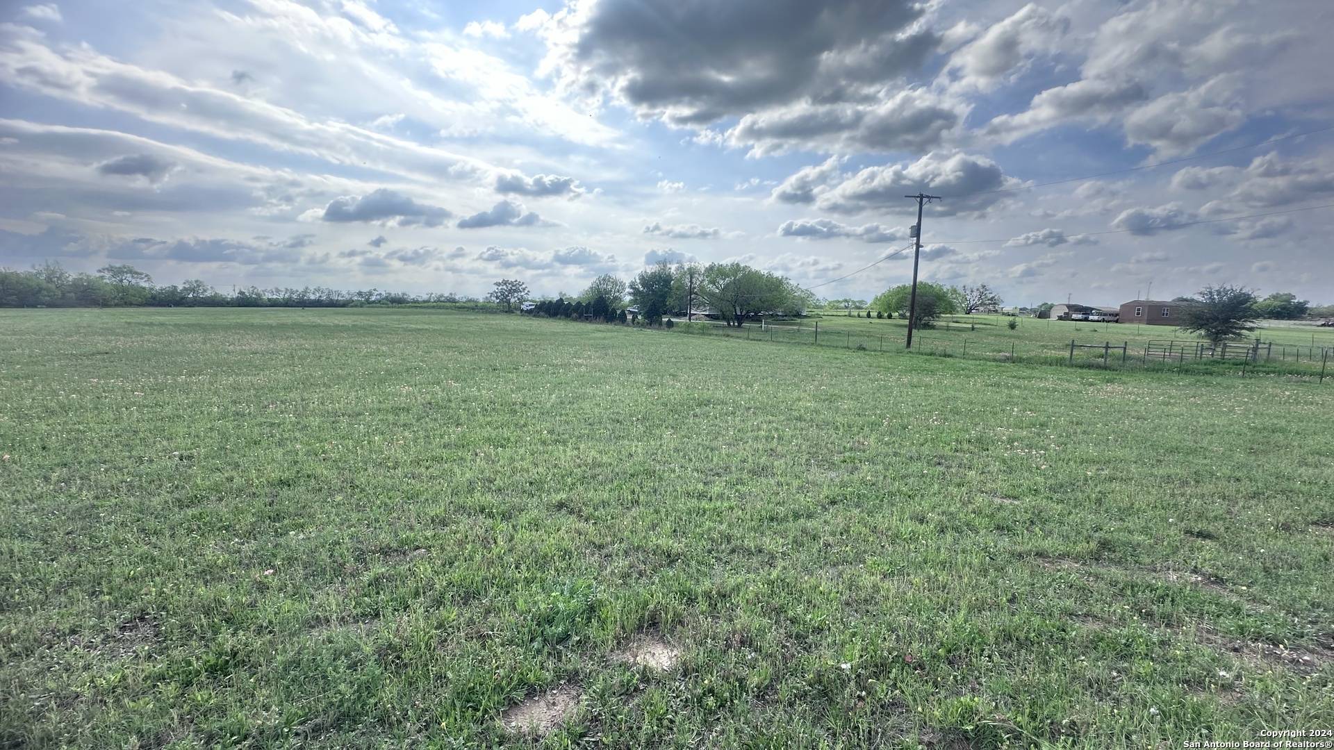Elmendorf, TX 78112,1 COUNTY RD # 163
