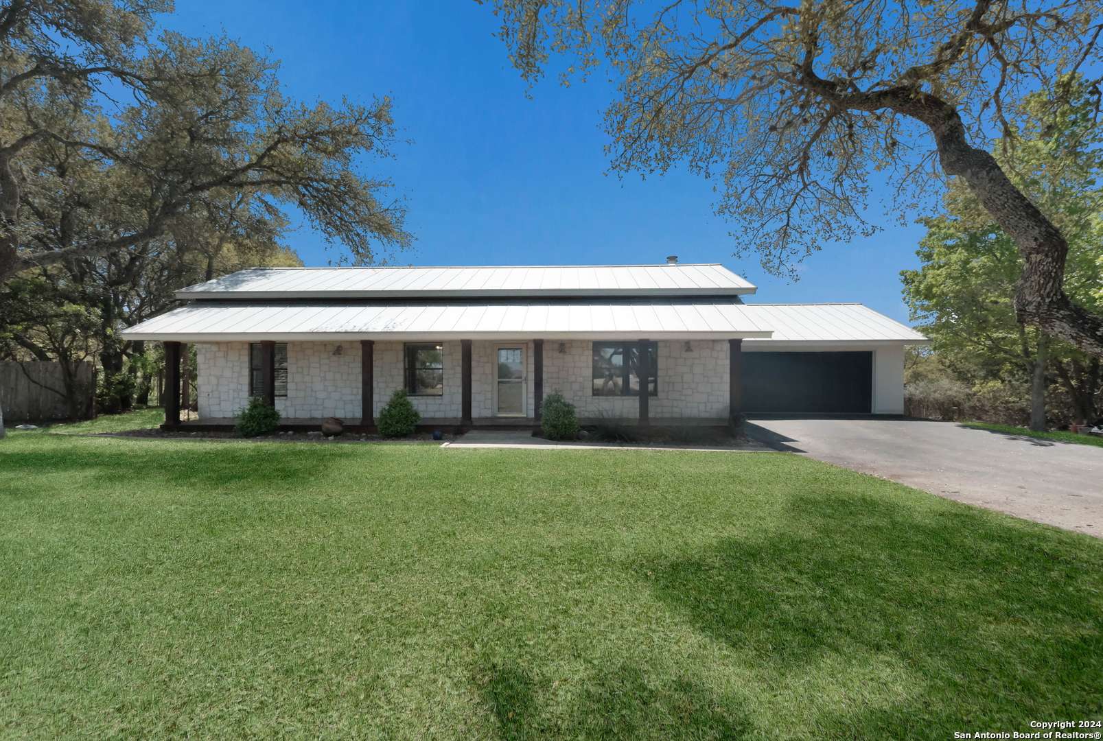 Boerne, TX 78006-5940,111 HILL TOP DR