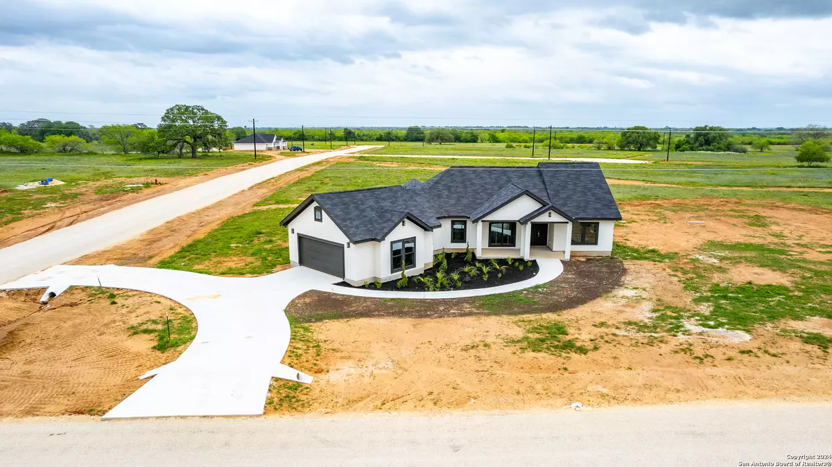 Floresville, TX 78114,196 Hidden Ranch Ct