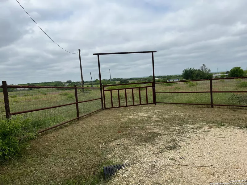 12725 WISDOM RD, Atascosa, TX 78002