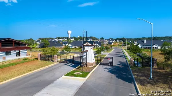 La Vernia, TX 78121,100 LAUREL HEIGHTS