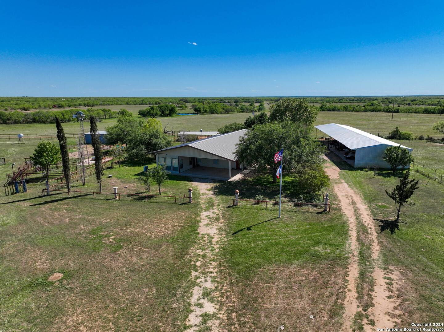 1083 county road 2629, Moore, TX 78057