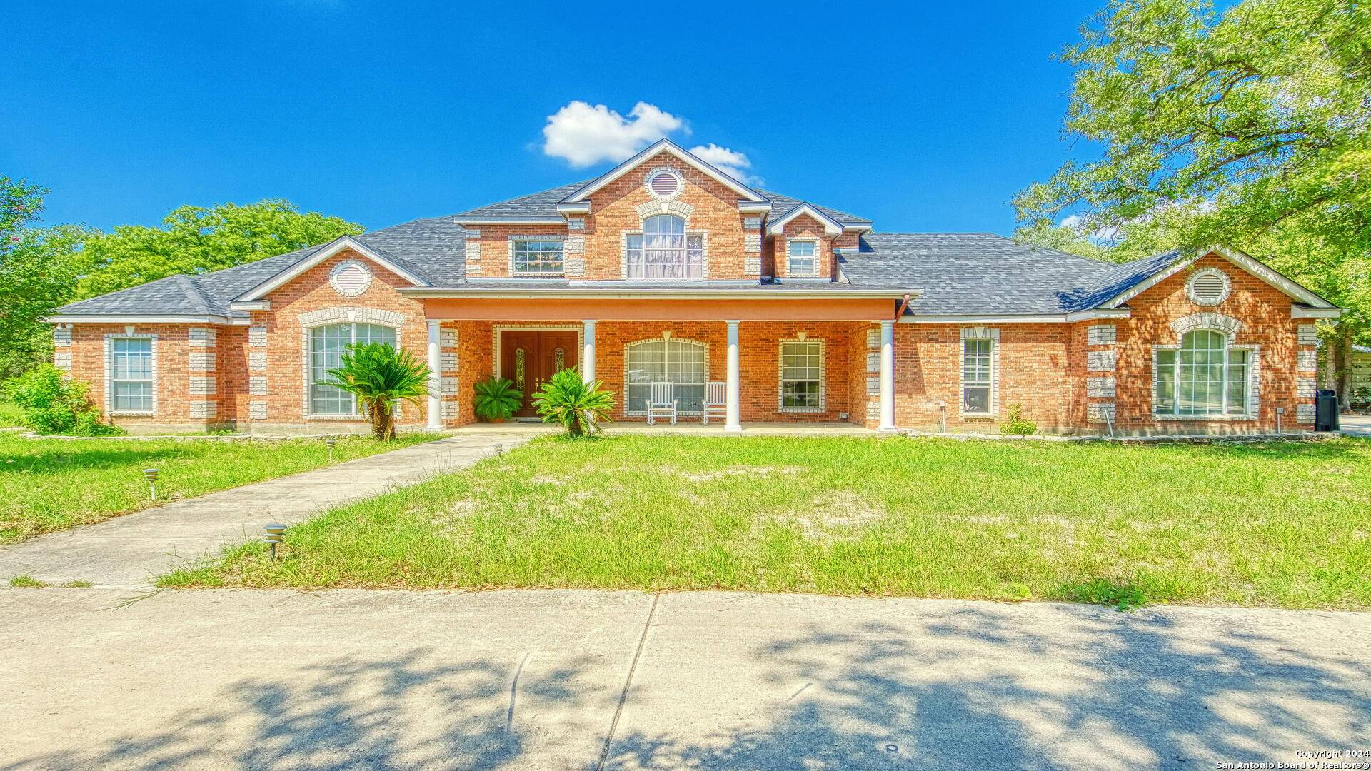 753 KILLARNEY RD, Floresville, TX 78114