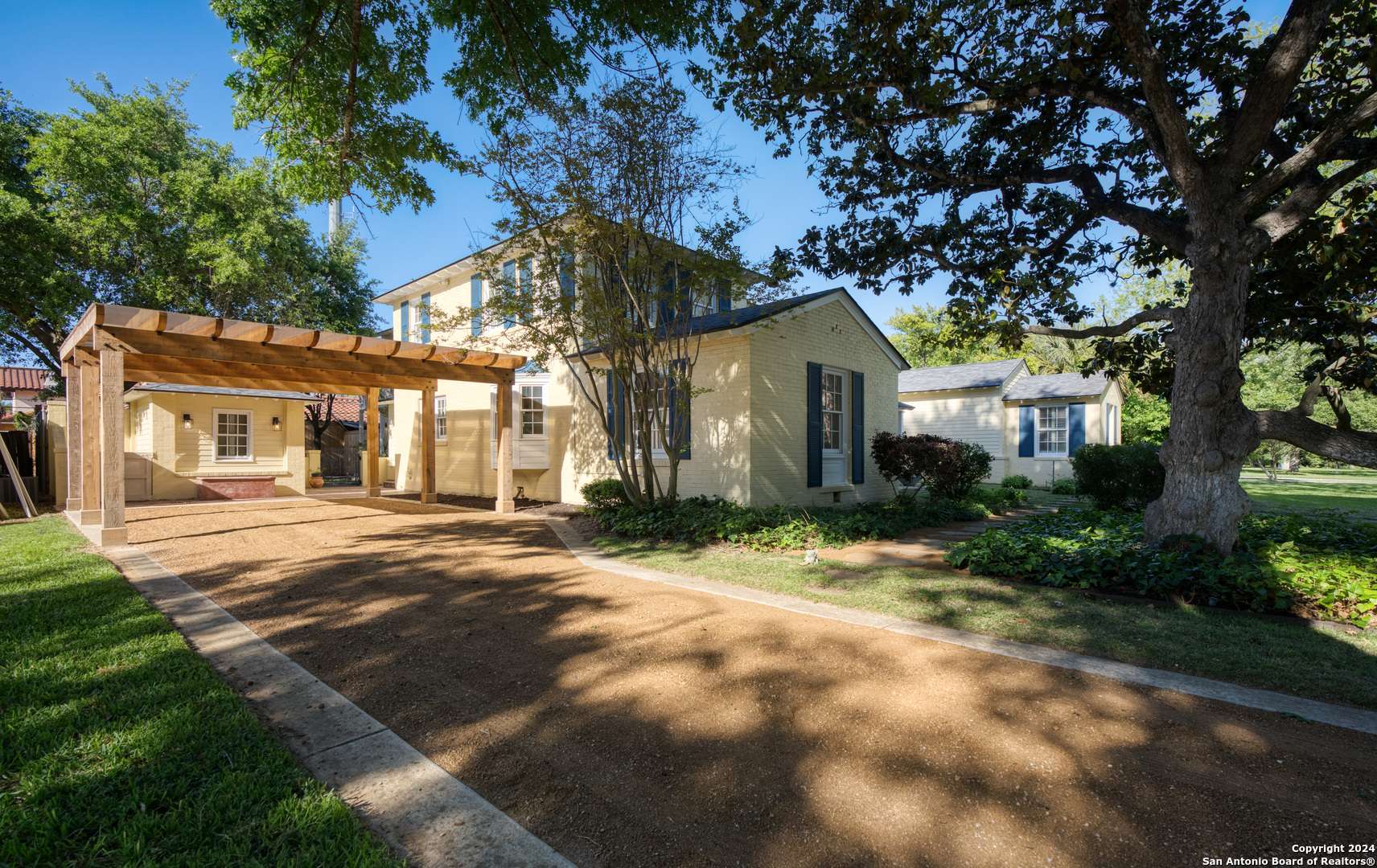 221 MORNINGSIDE DR, Terrell Hills, TX 78209-4733