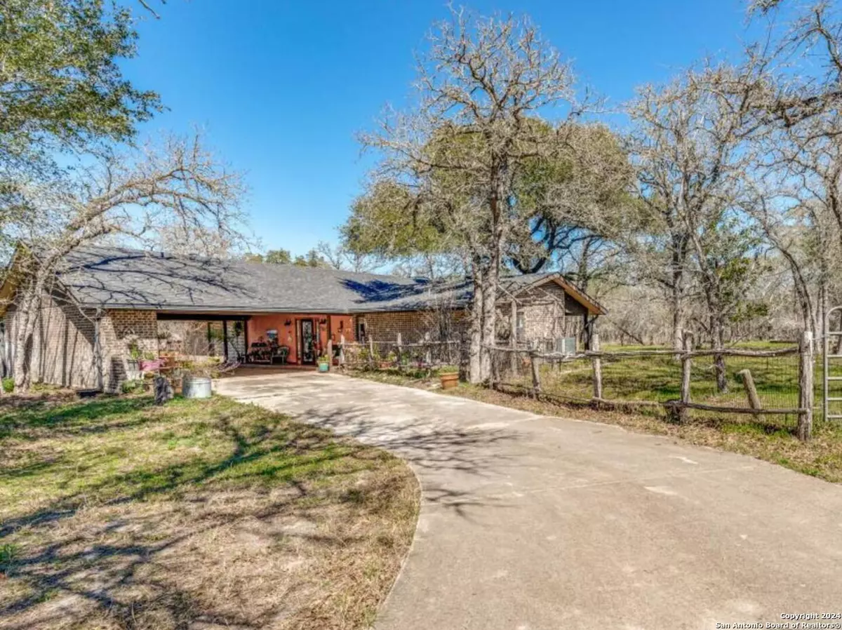 Floresville, TX 78114,1842 Deer Trail