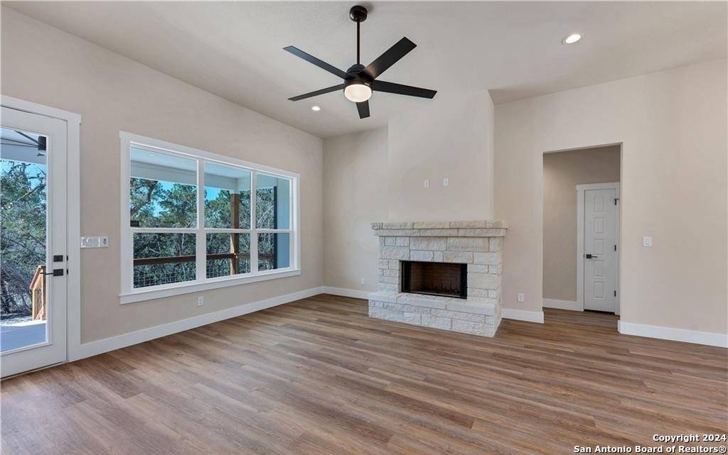 Fischer, TX 78623,1435 Redwood Rd