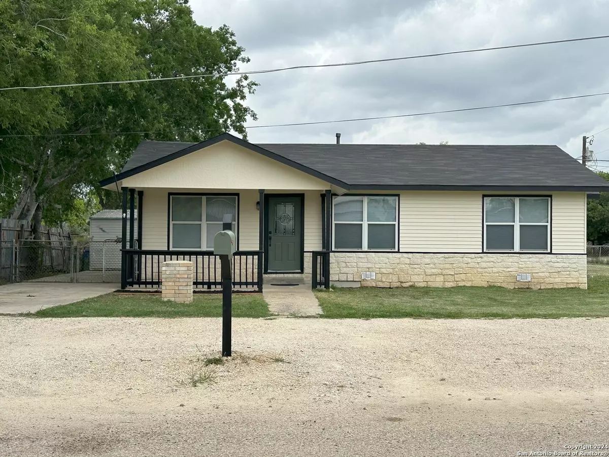 Jourdanton, TX 78026,819 Commerce