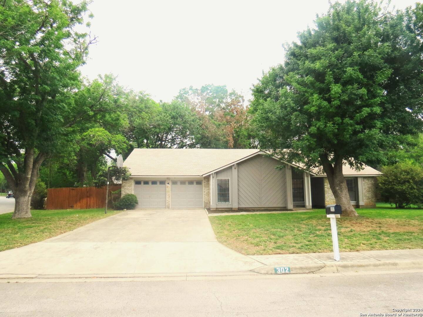 302 STONEHAM CIR,  Seguin,  TX 78155-4031