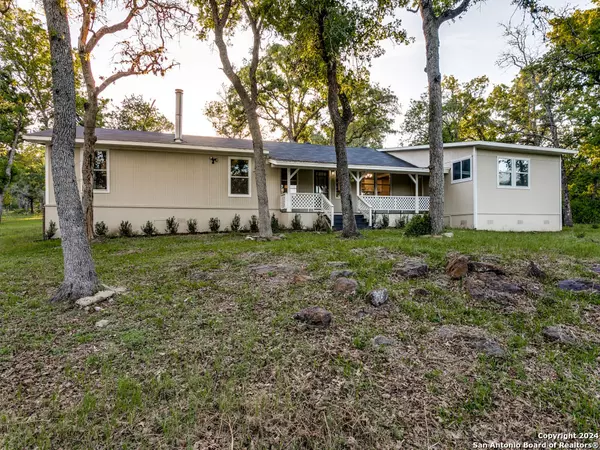 2390 Vivroux Ranch Rd, Seguin, TX 78155-7838