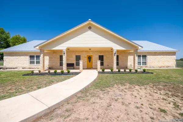 511 COUNTY ROAD 423, Dhanis, TX 78850