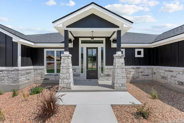 La Vernia, TX 78121,105 Hondo Vista