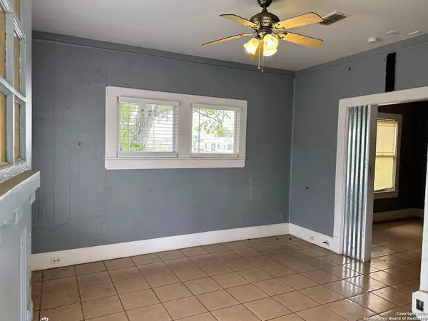 San Antonio, TX 78210-3923,815 STEVES AVE