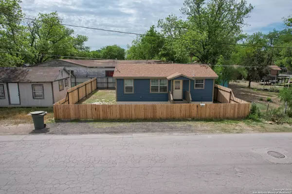 Uvalde, TX 78801,605 Juarez