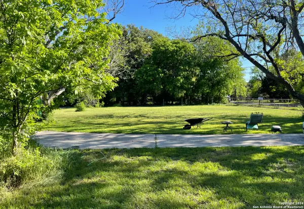 Helotes, TX 78023-9242,18014 SCENIC LOOP RD