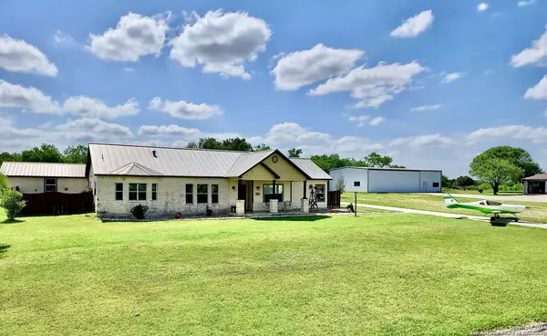Seguin, TX 78155,326 TAILWIND DR