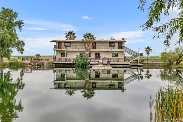 Crystal City, TX 78839,7193 FM 65