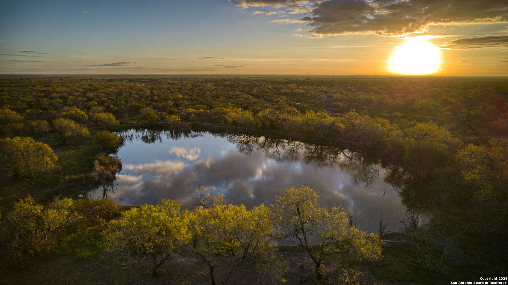 000 County Road 422, Pleasanton, TX 78064